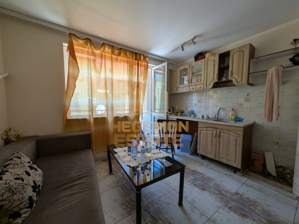 Двустаен апартамент в Варна, Колхозен пазар - 52 кв.м за 1924 €/кв.м - Снимка #1