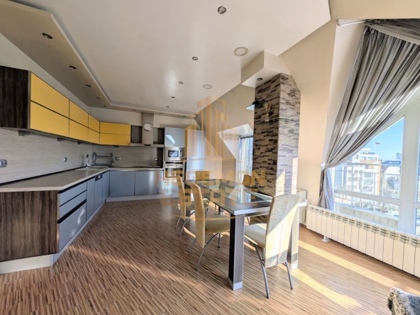 Четиристаен апартамент в Варна, Колхозен пазар - 180 кв.м за 907 €/кв.м - Снимка #1