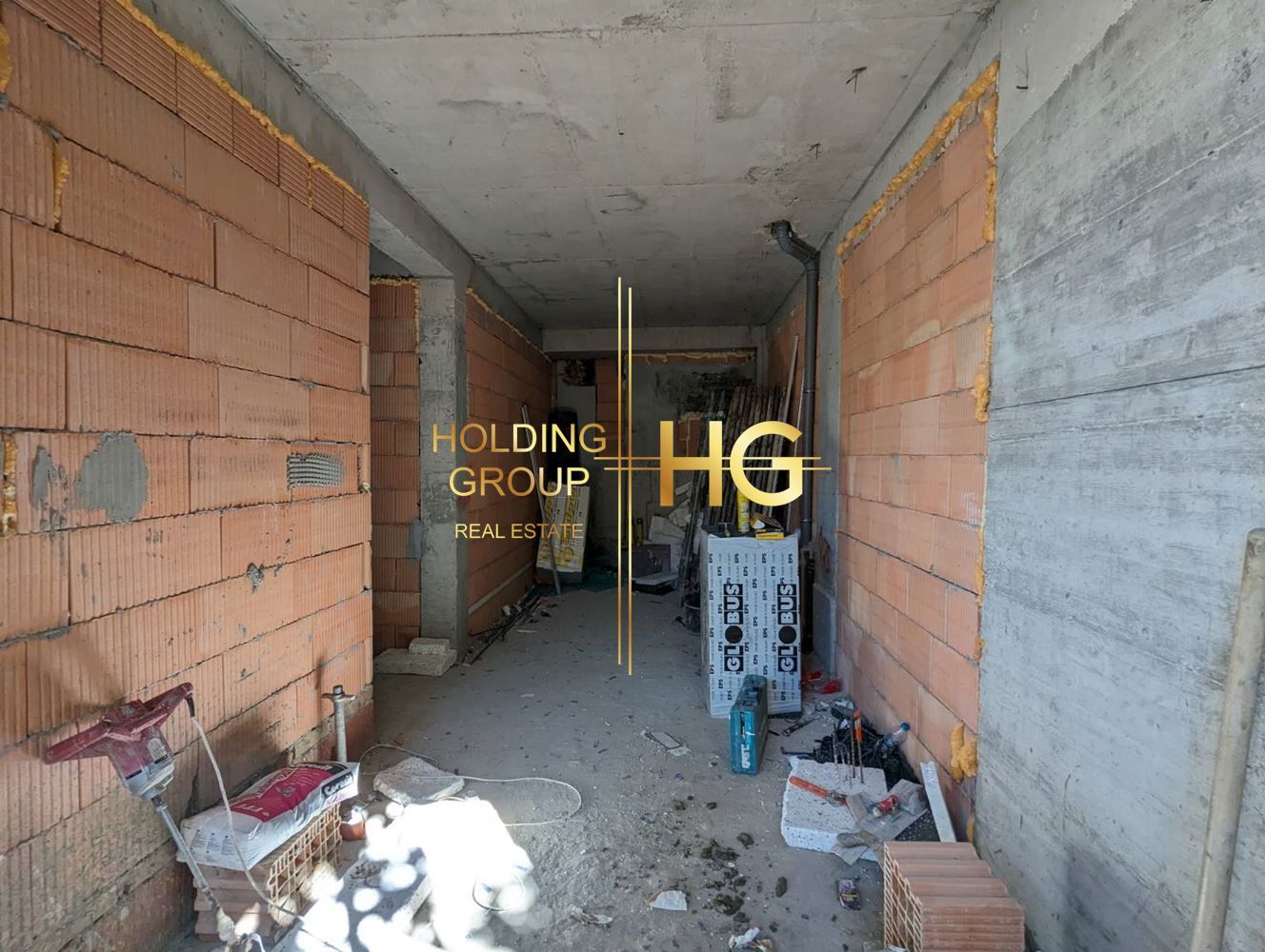 Гараж / Паркомясто в Варна, ЖП Гара - 30 кв.м за 1167 €/кв.м - Снимка #1