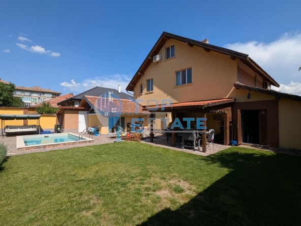 Къща в Горна Оряховица - 370 кв.м за 441 €/кв.м - Снимка #1