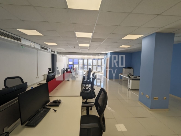 Дава се под наем Офис в София, Младост 3 - 353 кв.м за 2244 € - Снимка #1