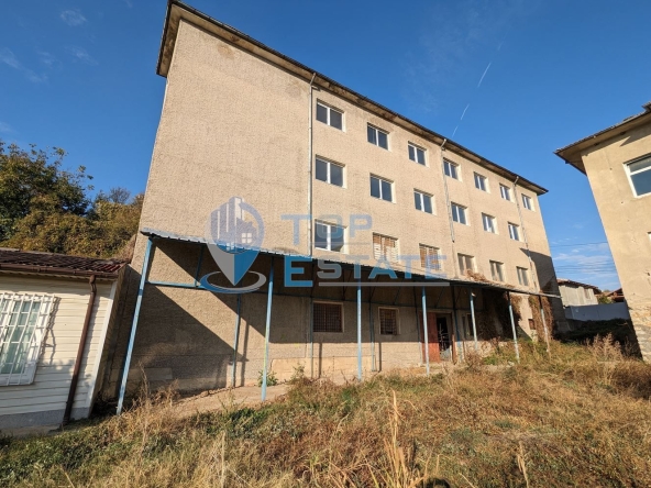 Промишлена сграда в с. Самоводене, Област Велико Търново - 824 кв.м за 100 €/кв.м - Снимка #1