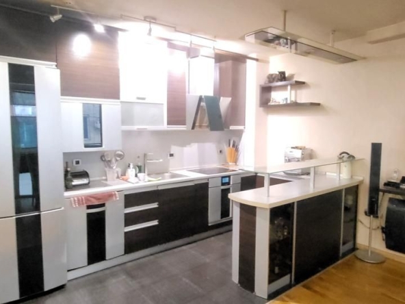 Тристаен апартамент в София, Банишора - 91 кв.м за 2858 €/кв.м - Снимка #1