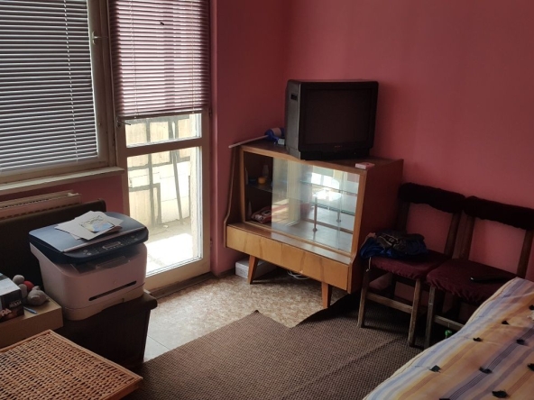 Дава се под наем Тристаен апартамент в Пловдив, Изгрев - 72 кв.м за 204 € - Снимка #1