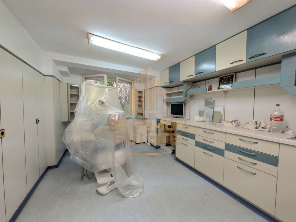 Офис в Варна, Лятно кино Тракия - 52 кв.м за 2981 €/кв.м - Снимка #1