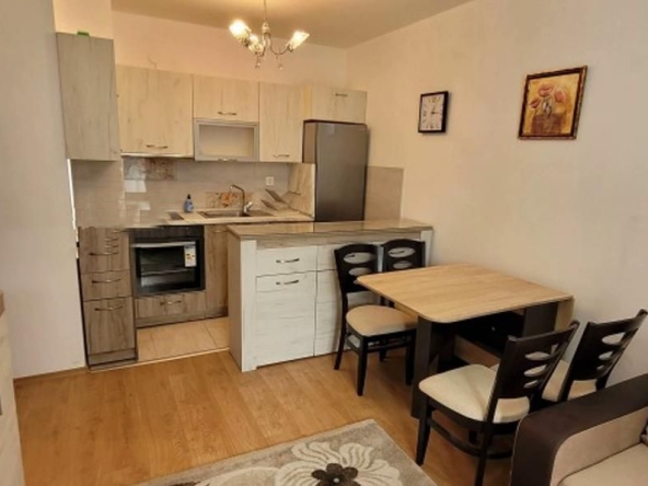 Дава се под наем Тристаен апартамент в София, Център - 86 кв.м за 770 € - Снимка #1
