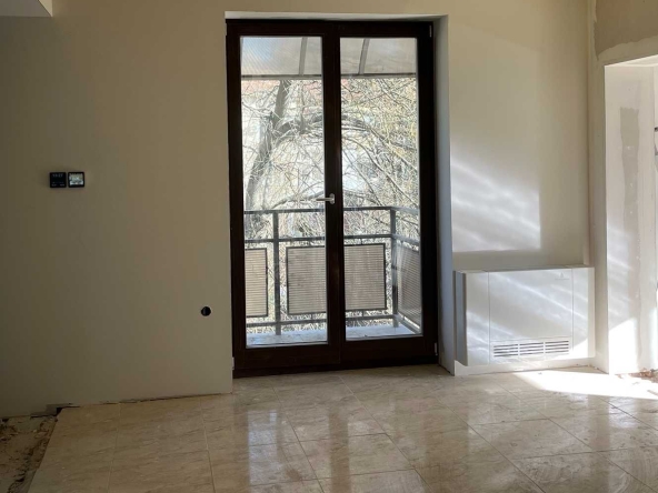 Дава се под наем Мезонет в Плевен, Идеален център - 119 кв.м за 248900 € - Снимка #1