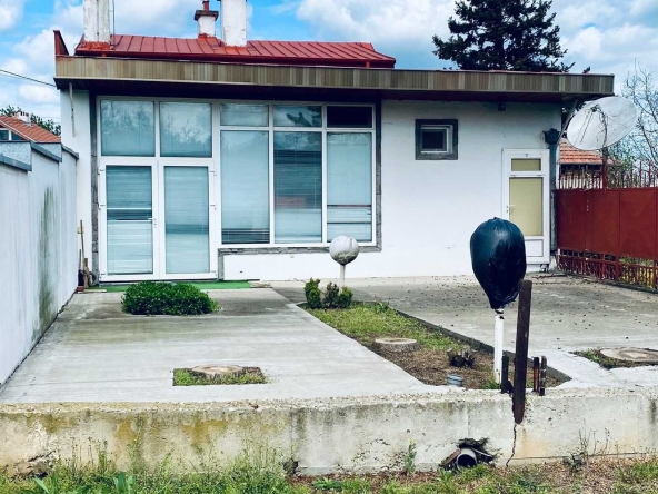 Къща в Добрич, м-т Газибаба - 300 кв.м за 221 €/кв.м - Снимка #1