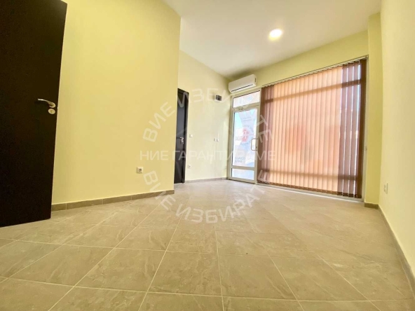 Дава се под наем Магазин в Варна, Колхозен пазар - 33 кв.м за 331.5 € - Снимка #1