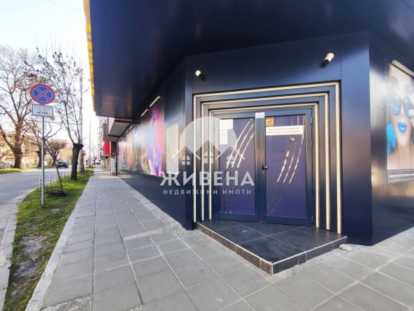 Дава се под наем Заведение в Варна, Лятно кино Тракия - 450 кв.м за 3068 € - Снимка #1