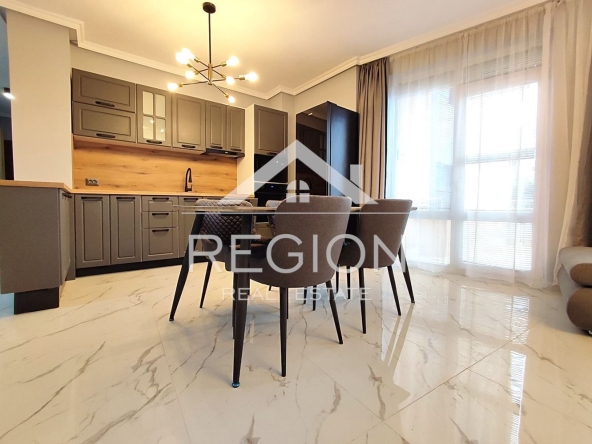 Дава се под наем Тристаен апартамент в Варна, Бриз - 110 кв.м за 1300 € - Снимка #1