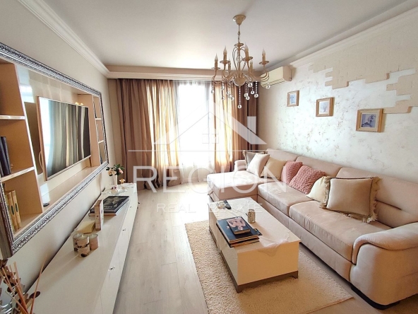 Дава се под наем Двустаен апартамент в Варна, Център - 65 кв.м за 663 € - Снимка #1