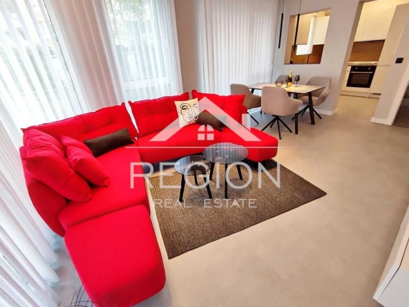 Дава се под наем Двустаен апартамент в к.к. Св.Св. Константин и Елена - 68 кв.м за 850 € - Снимка #1