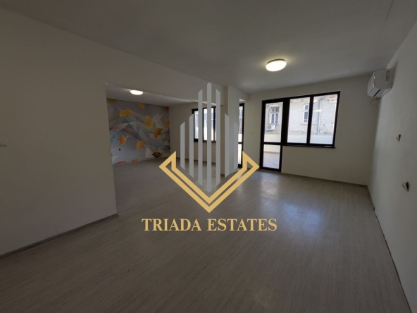 Тристаен апартамент в Бургас, Център - 152 кв.м за 1191 €/кв.м - Снимка #1