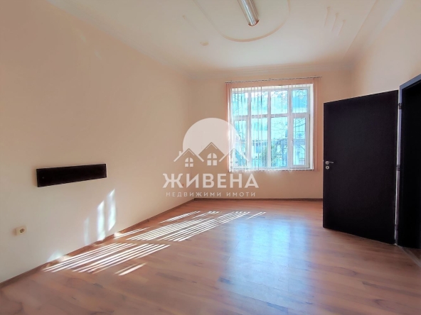 Дава се под наем Офис в Варна, Център - 75 кв.м за 650 € - Снимка #1