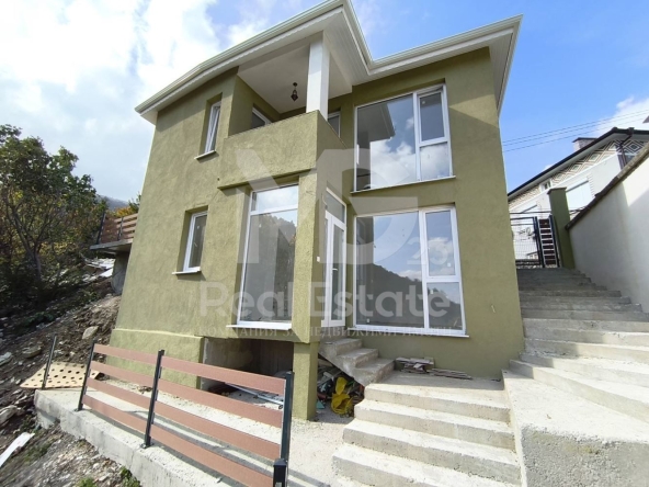 Къща в с. Руен, Област Пловдив - 100 кв.м за 816 €/кв.м - Снимка #1