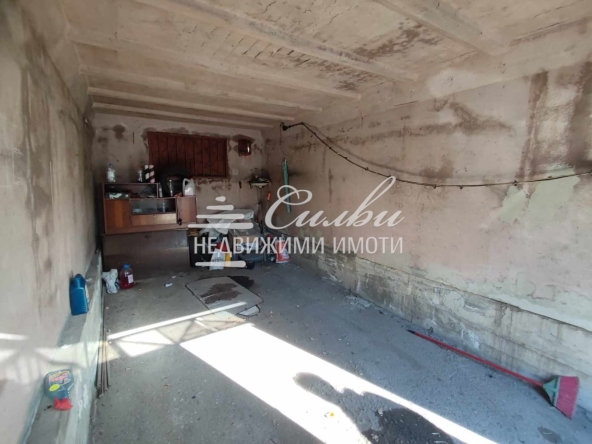 Гараж / Паркомясто в Шумен, 5-ти полк - 30 кв.м за 408 €/кв.м - Снимка #1