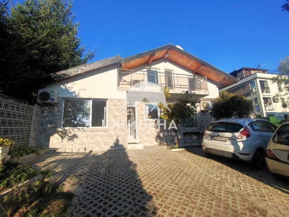 Дава се под наем Къща в Варна, Бриз - 225 кв.м за 1023 € - Снимка #1