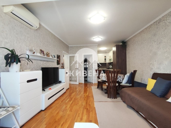 Дава се под наем Двустаен апартамент в к.к. Св.Св. Константин и Елена - 70 кв.м за 870 € - Снимка #1