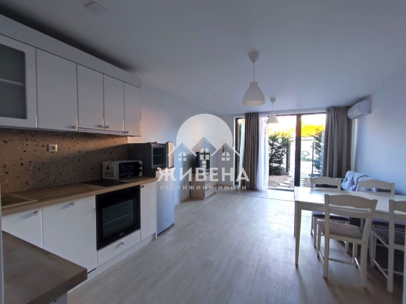 Дава се под наем Четиристаен апартамент в к.к. Св.Св. Константин и Елена - 120 кв.м за 1100 € - Снимка #1