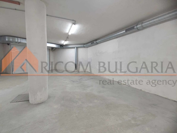 Гараж / Паркомясто в Варна, Погреби - 13 кв.м за 885 €/кв.м - Снимка #1