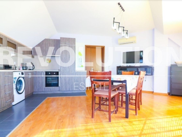 Дава се под наем Четиристаен апартамент в Варна, Център - 120 кв.м за 1196.97 € - Снимка #1