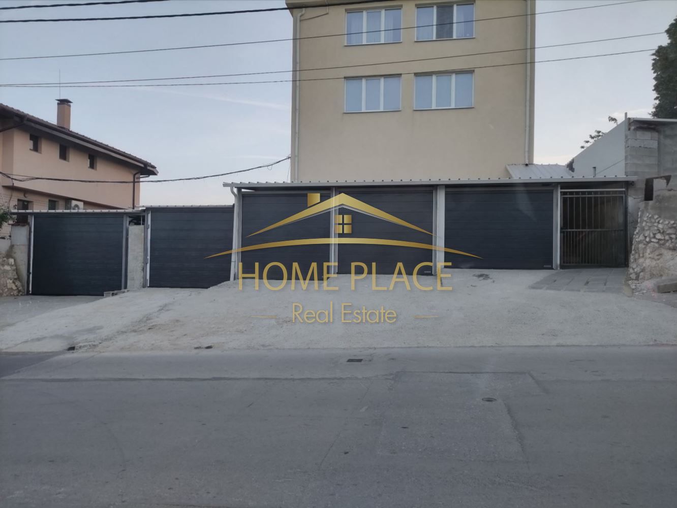 Гараж / Паркомясто в к.к. Св.Св. Константин и Елена - 18 кв.м за 1584 €/кв.м - Снимка #1