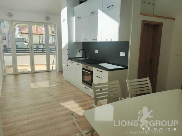 Дава се под наем Тристаен апартамент в Варна, Център - 100 кв.м за 897.6 € - Снимка #1