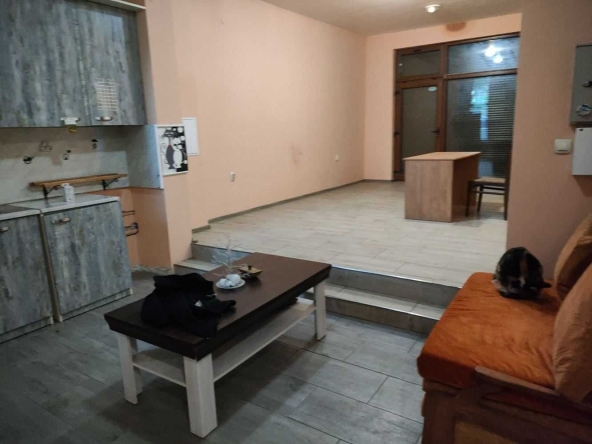 Дава се под наем Магазин в Пловдив, Кършияка - 110 кв.м за 598.23 € - Снимка #1