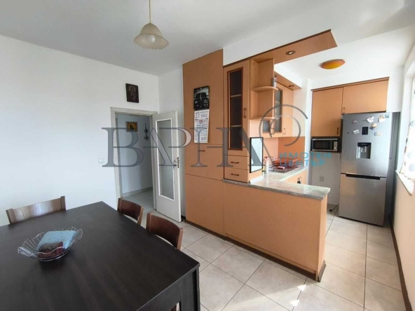 Дава се под наем Тристаен апартамент в Варна, Спортна зала - 90 кв.м за 498.27 € - Снимка #1