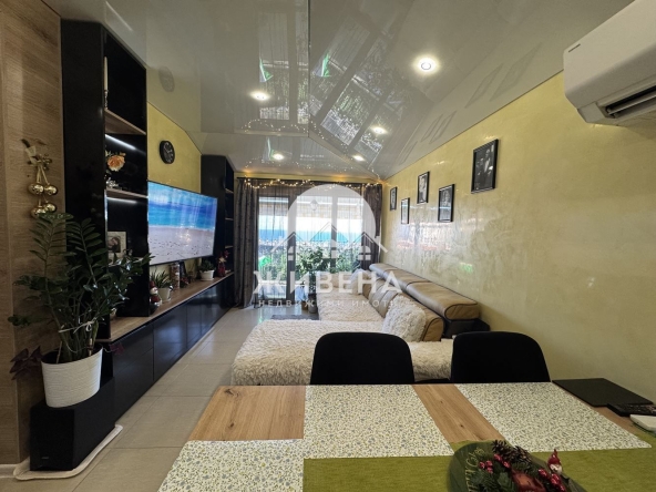 Тристаен апартамент в к.к. Св.Св. Константин и Елена - 89 кв.м за 1519 €/кв.м - Снимка #1