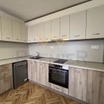 Дава се под наем Тристаен апартамент в Варна, Владислав Варненчик - 100 кв.м за 612 € - Снимка #1