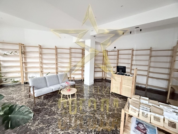 Дава се под наем Магазин в Пловдив, Център - 90 кв.м за 698.19 € - Снимка #1