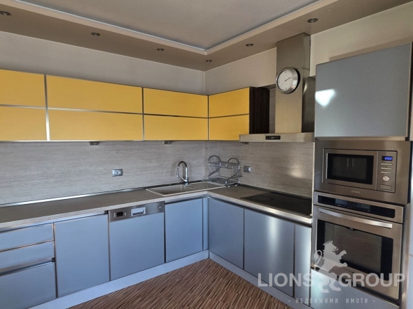 Многостаен апартамент в Варна, Колхозен пазар - 180 кв.м за 907 €/кв.м - Снимка #1