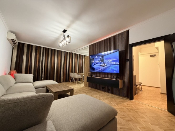 Тристаен апартамент в София, Медицинска академия - 107 кв.м за 2002 €/кв.м - Снимка #1