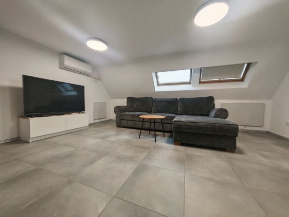 Двустаен апартамент в Бургас, Възраждане - 92 кв.м за 948 €/кв.м - Снимка #1