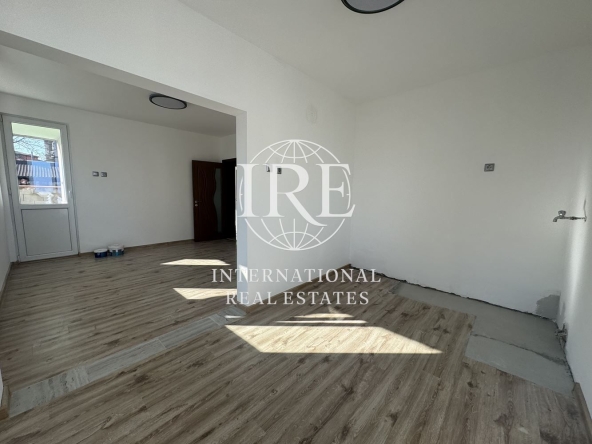 Тристаен апартамент в Варна, Галата - 100 кв.м за 1122 €/кв.м - Снимка #1