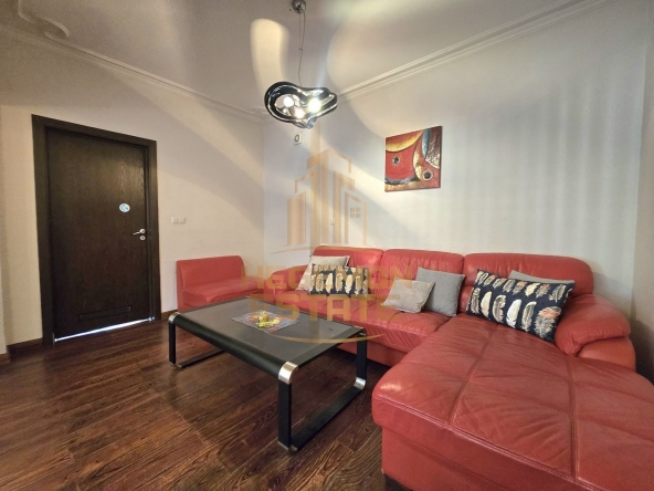 Четиристаен апартамент в Варна, Център - 120 кв.м за 1530 €/кв.м - Снимка #1