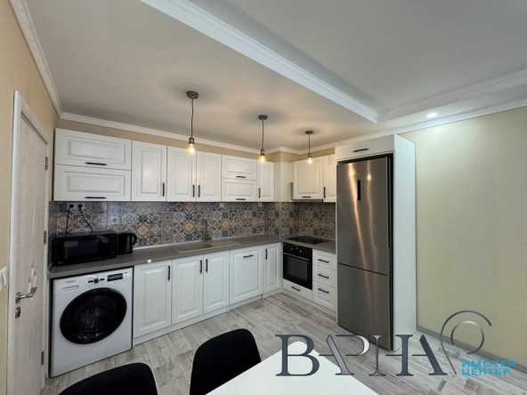 Дава се под наем Тристаен апартамент в Варна, Център - 117 кв.м за 698.19 € - Снимка #1