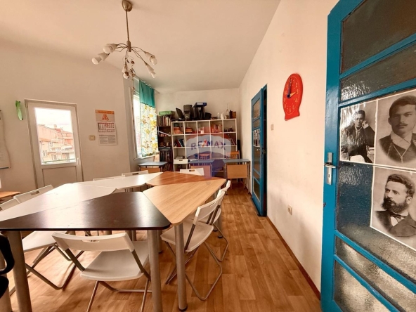 Тристаен апартамент в Варна, Център - 125 кв.м за 1183 €/кв.м - Снимка #1