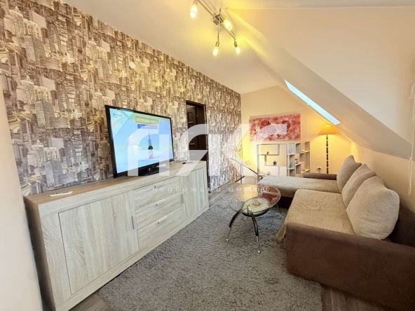 Дава се под наем Тристаен апартамент в София, Център - 74 кв.м за 698.19 € - Снимка #1