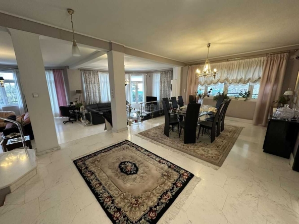 Къща в Пловдив, Кършияка - 600 кв.м за 1105 €/кв.м - Снимка #1