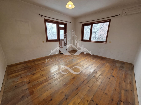 Къща в Велинград - 300 кв.м за 363 €/кв.м - Снимка #1