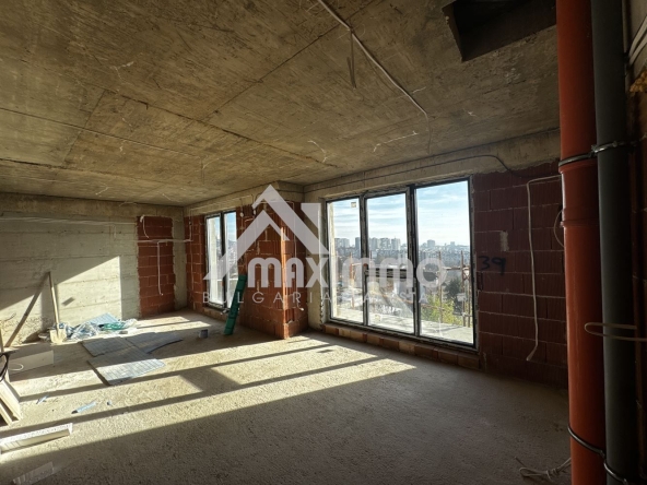 Тристаен апартамент в Варна, Цветен квартал - 110 кв.м за 714 €/кв.м - Снимка #1