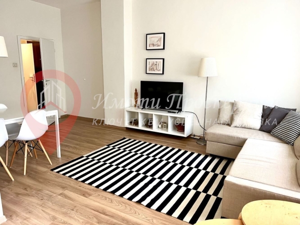 Дава се под наем Тристаен апартамент в София, Център - 85 кв.м за 897.6 € - Снимка #1