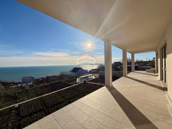 Къща в Балчик - 350 кв.м за 722 €/кв.м - Снимка #1