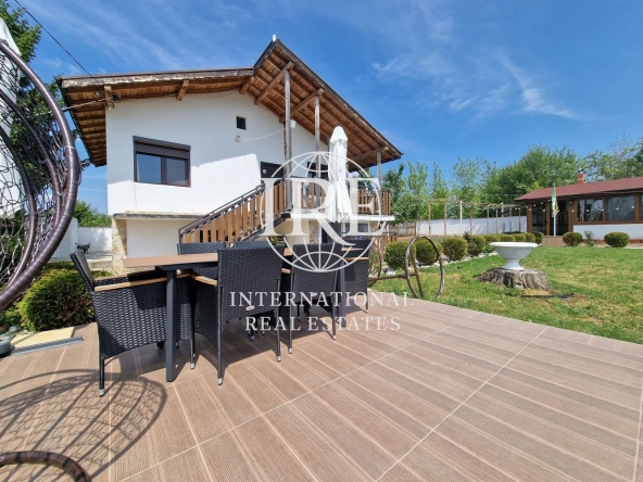 Къща в с. Ловчанци, Област Добрич - 180 кв.м за 652 €/кв.м - Снимка #1