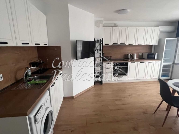 Дава се под наем Тристаен апартамент в Варна, Център - 80 кв.м за 797.64 € - Снимка #1