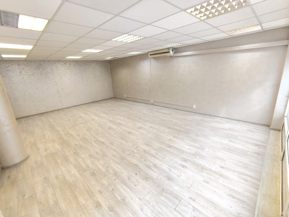 Дава се под наем Офис в София, Хладилника - 70 кв.м за 698.19 € - Снимка #1