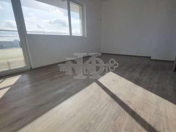 Четиристаен апартамент в Добрич, Център - 133 кв.м за 487 €/кв.м - Снимка #1